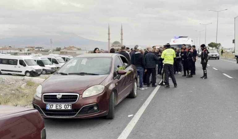 aksarayda-polis-cenazesi-sirasinda-konvoya-saldiri-4-yarali-sY3qkmOM.jpg