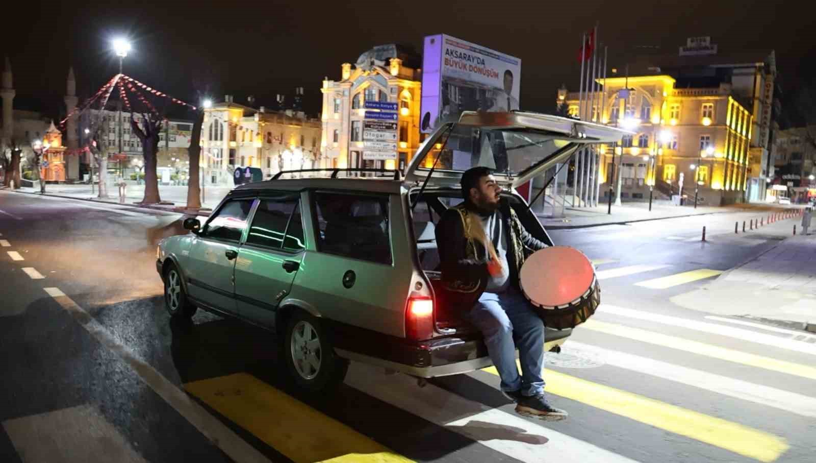 aksarayda ramazan davulculari hafif kar yagisi altinda sahur mesaisine basladi 6 YH9e6CMk