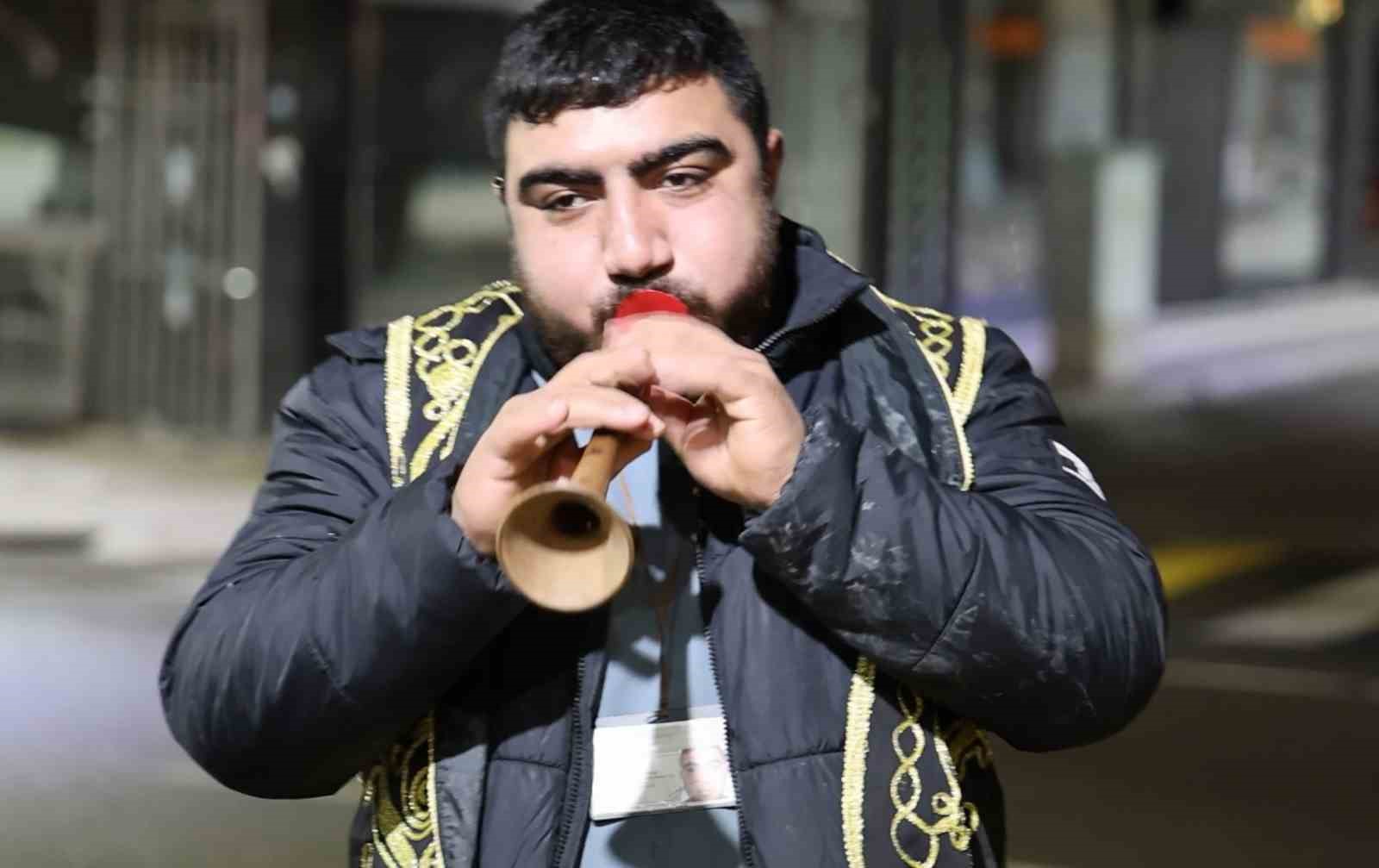 aksarayda ramazan davulculari hafif kar yagisi altinda sahur mesaisine basladi 7 U2P4W2CW