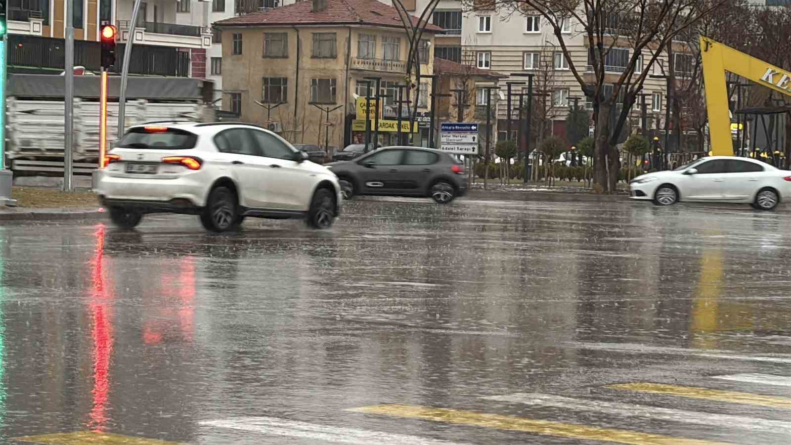 aksarayda ruzgar ve siddetli yagmur etkili oluyor 2 BRmcZml8