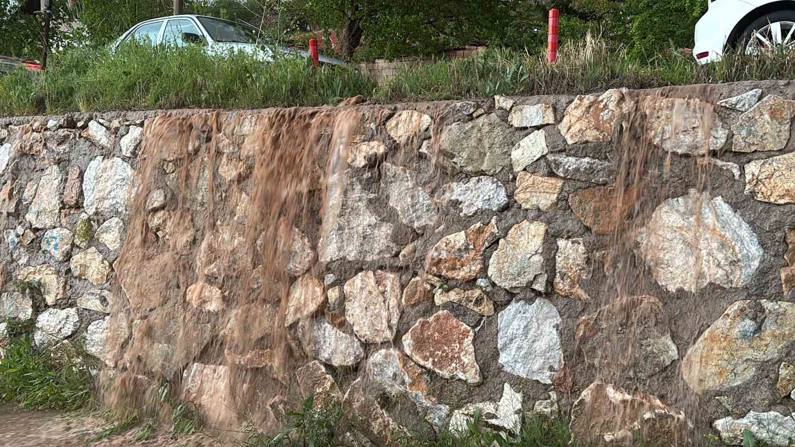 aksarayda saganak sonrasi yollar gole dondu 1