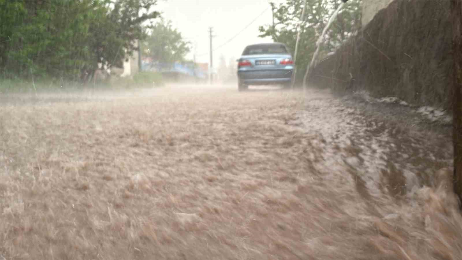 aksarayda saganak sonrasi yollar gole dondu 10