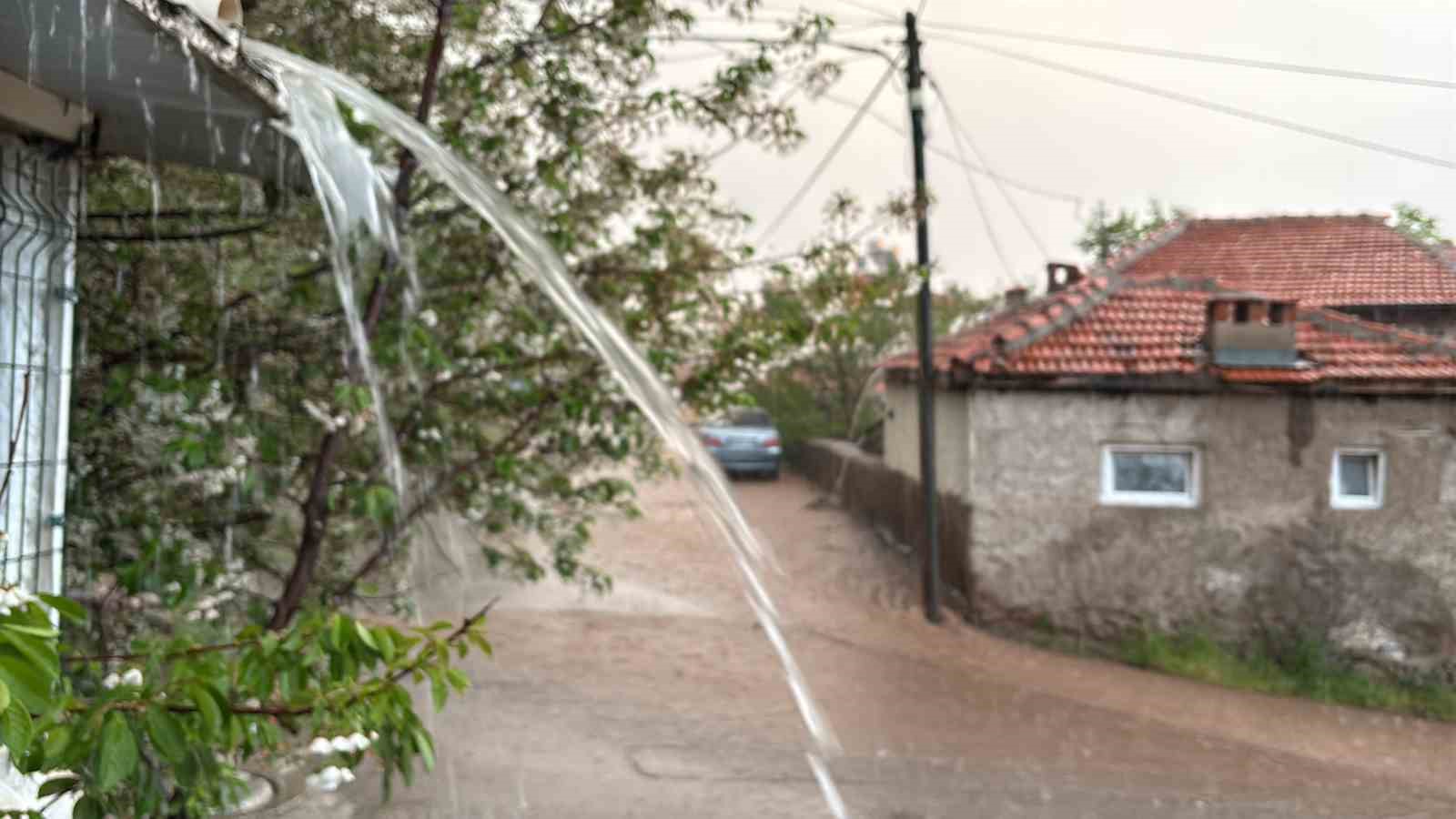 aksarayda saganak sonrasi yollar gole dondu 12 4stIrhrr