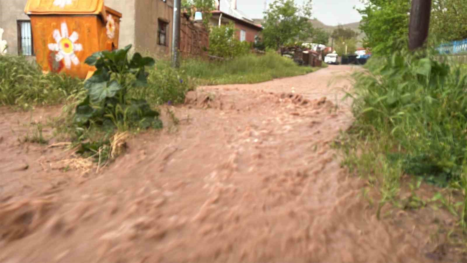 aksarayda saganak sonrasi yollar gole dondu 13 526O27Mk