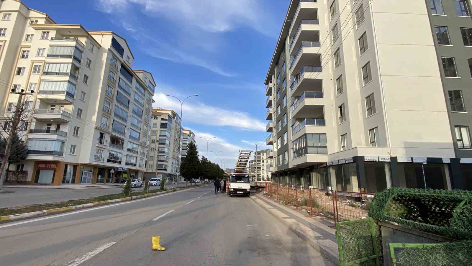 aksarayda sari cizmeli yol guvenligi 2 RCq84vGB