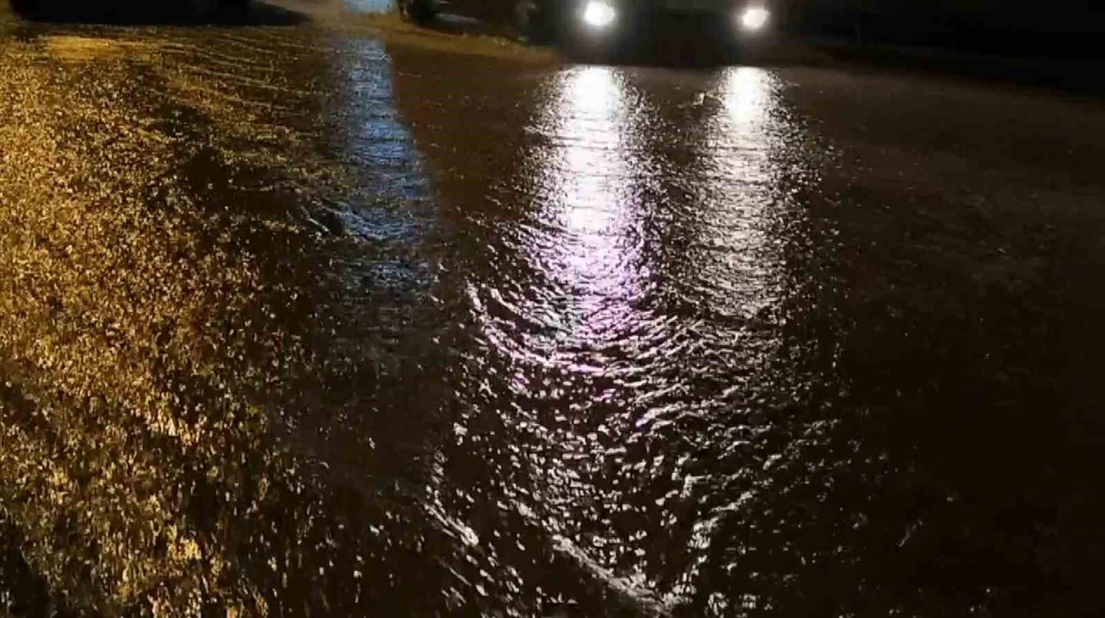 Aksaray’da şiddetli yağmur etkili oldu 5 aksarayda siddetli yagmur etkili oldu 1 KCsFF6jS
