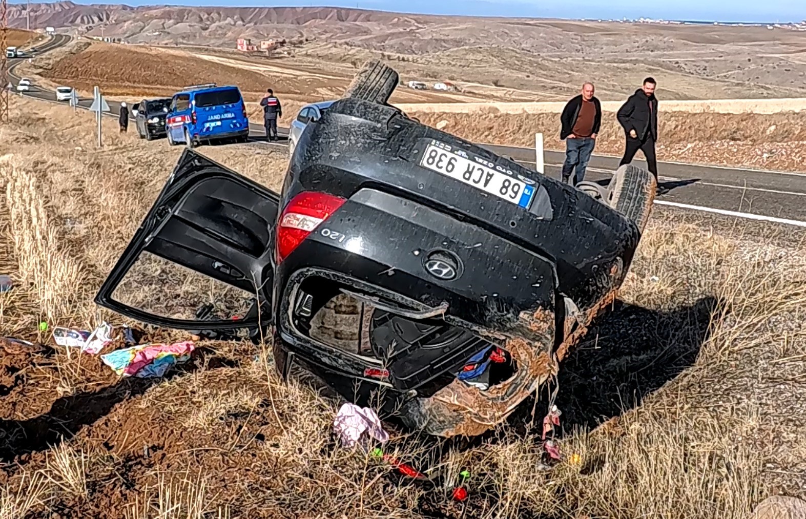 aksarayda takla atan otomobilin surucusu yaralandi 1 z4t8TEP9