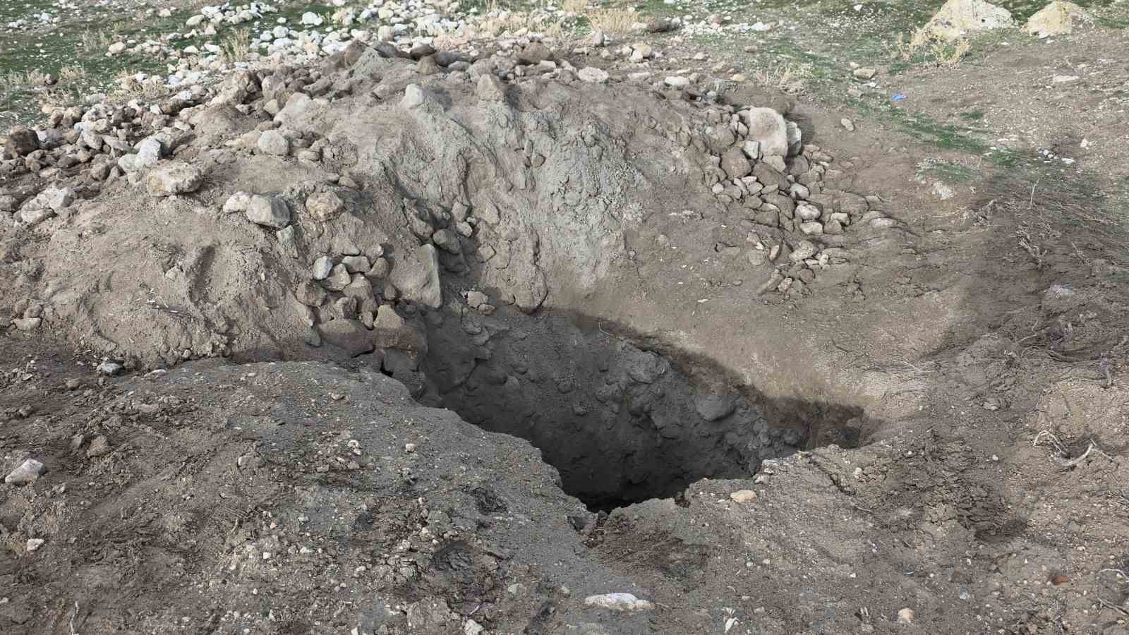 aksarayda tarihi hoyukte kacak kazi koyluleri tedirgin ediyor 3 JXJBNurK