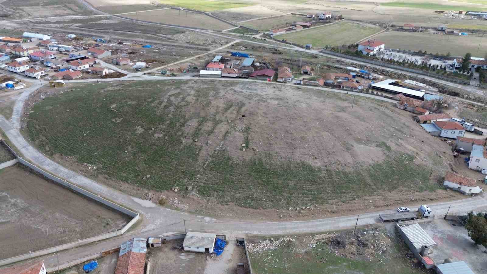 aksarayda tarihi hoyukte kacak kazi koyluleri tedirgin ediyor 8 Mms7rgBk