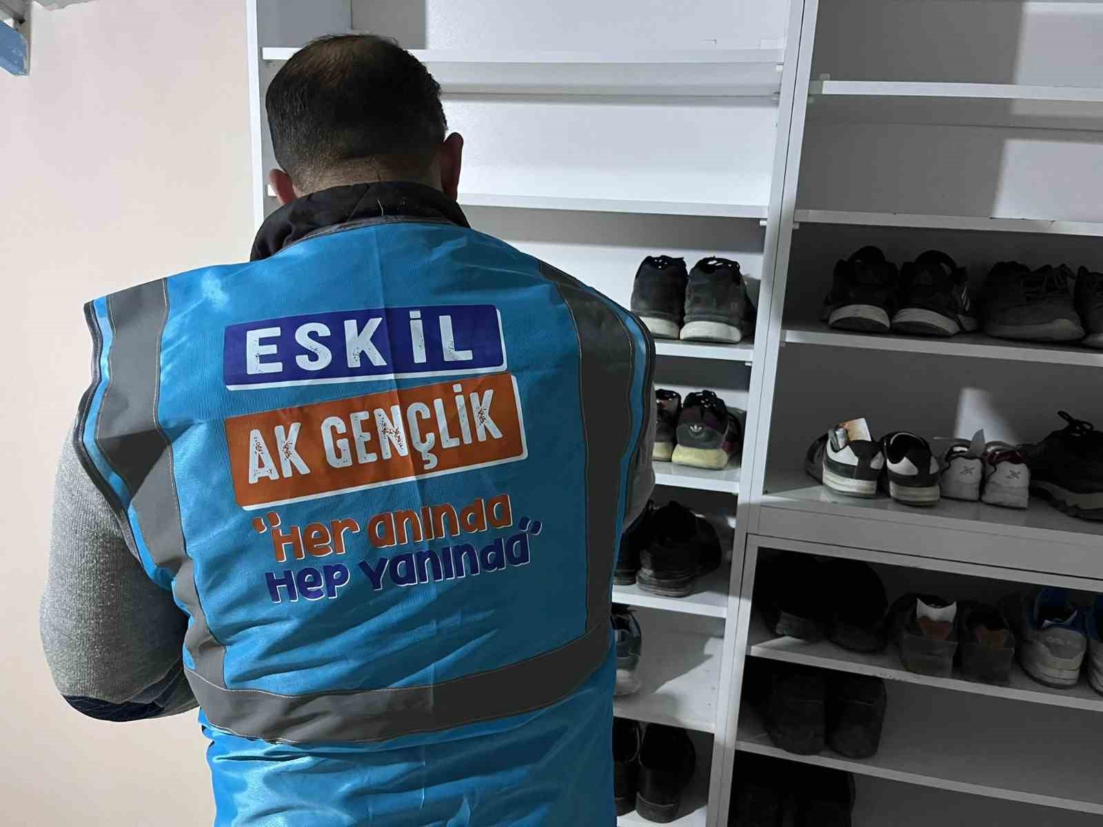 aksarayda teravih namazina gelen cocuklarin ayakkabilarina harclik konuldu 5 9EPkeV2j