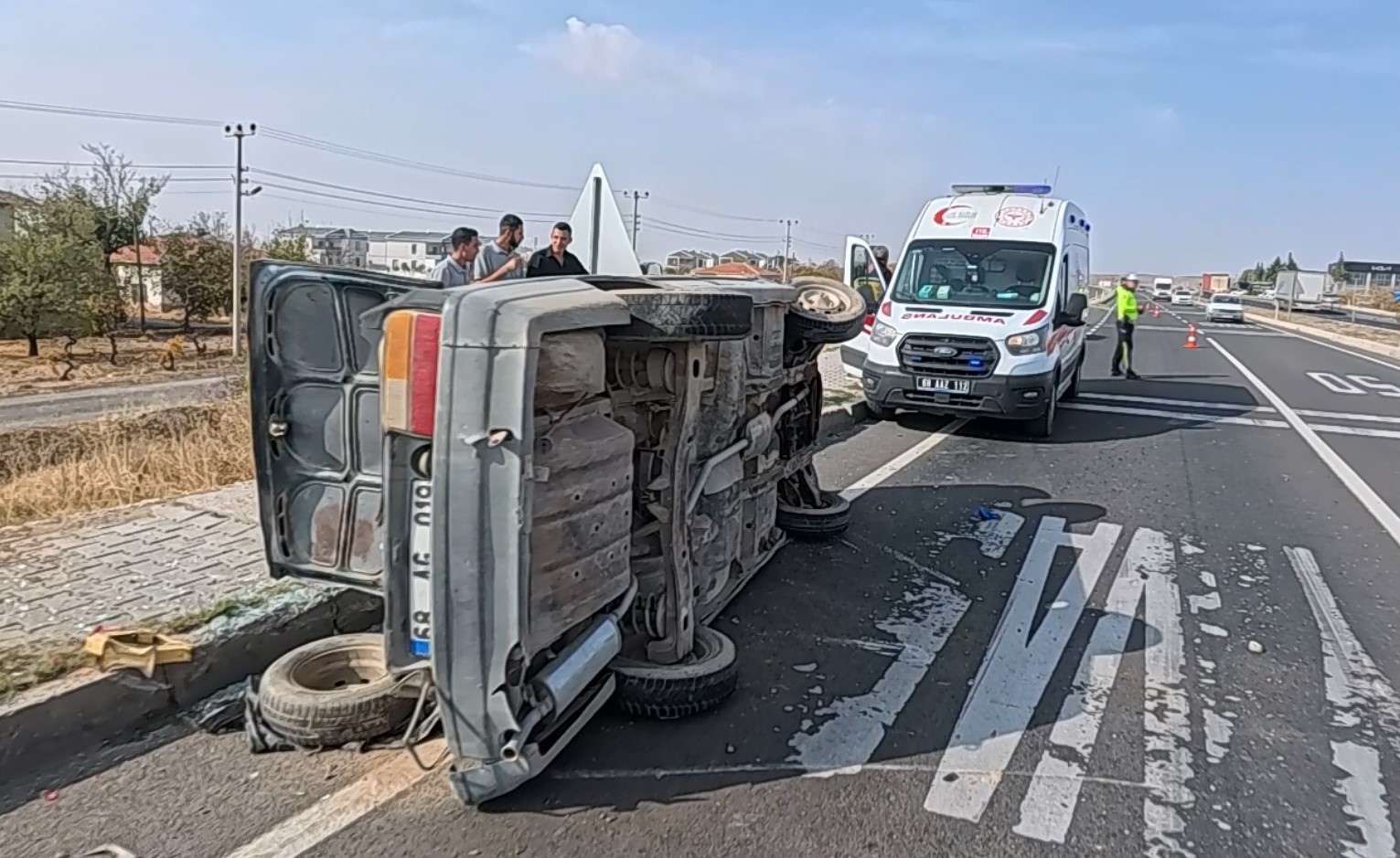 aksarayda tir ile otomobil carpisti 3 yarali 2 ibLCrLtO