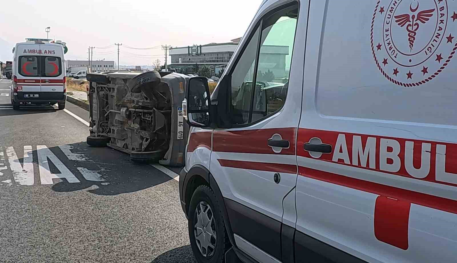 aksarayda tir ile otomobil carpisti 3 yarali 4 v7Uk2FVB