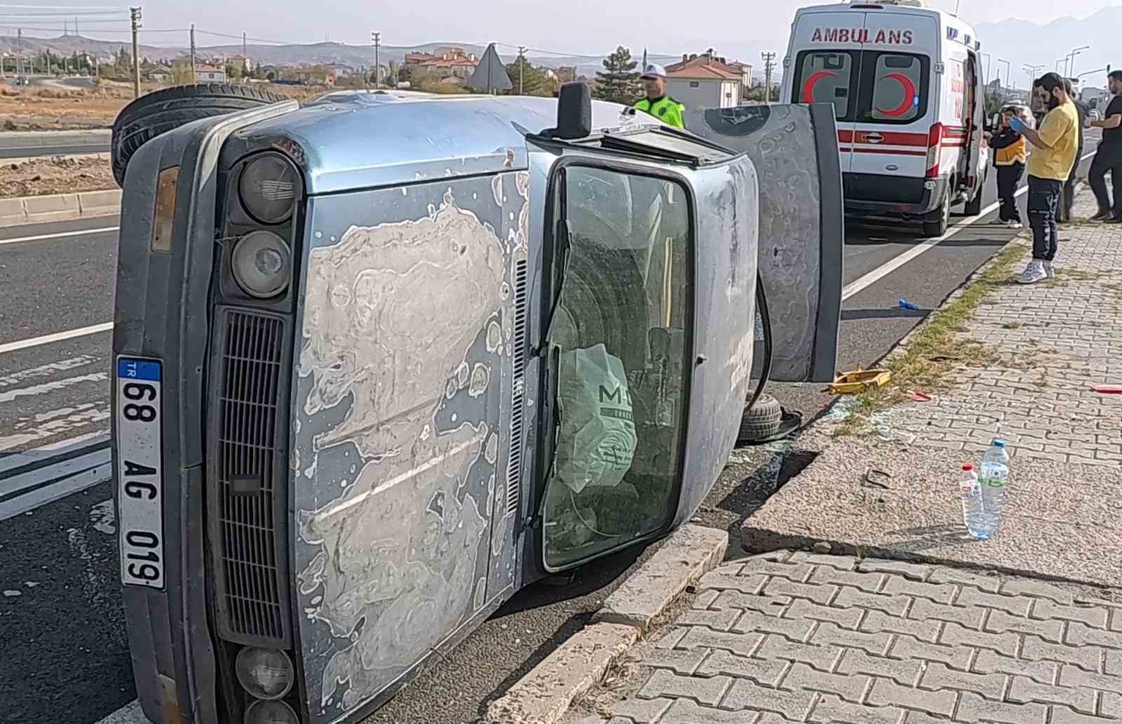 aksarayda tir ile otomobil carpisti 3 yarali 5 ctRZqMg1