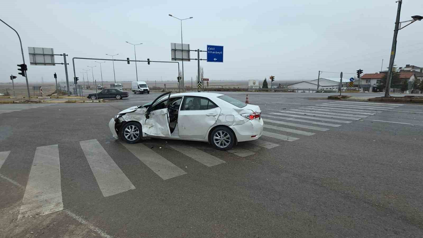aksarayda tir ile otomobil carpisti 4u hakem 5 yarali 1 fhMcTQPW