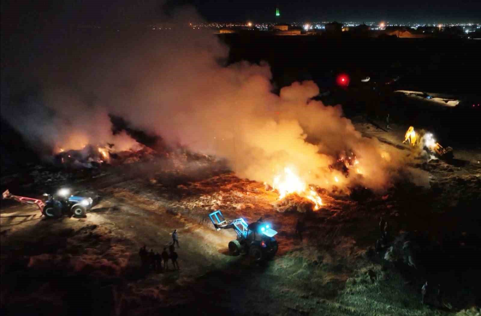 aksarayda tonlarca saman balyasi alev alev yandi o anlar dron kamerasinda 1