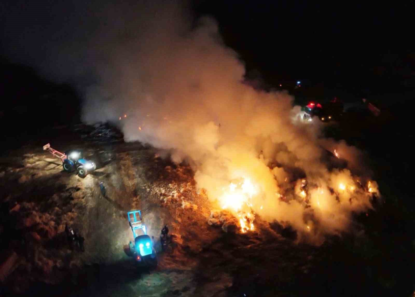 aksarayda tonlarca saman balyasi alev alev yandi o anlar dron kamerasinda 2 U4g3HbqN