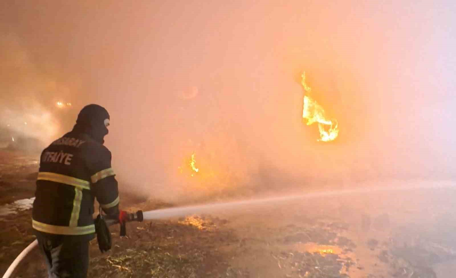 aksarayda tonlarca saman balyasi alev alev yandi o anlar dron kamerasinda 8