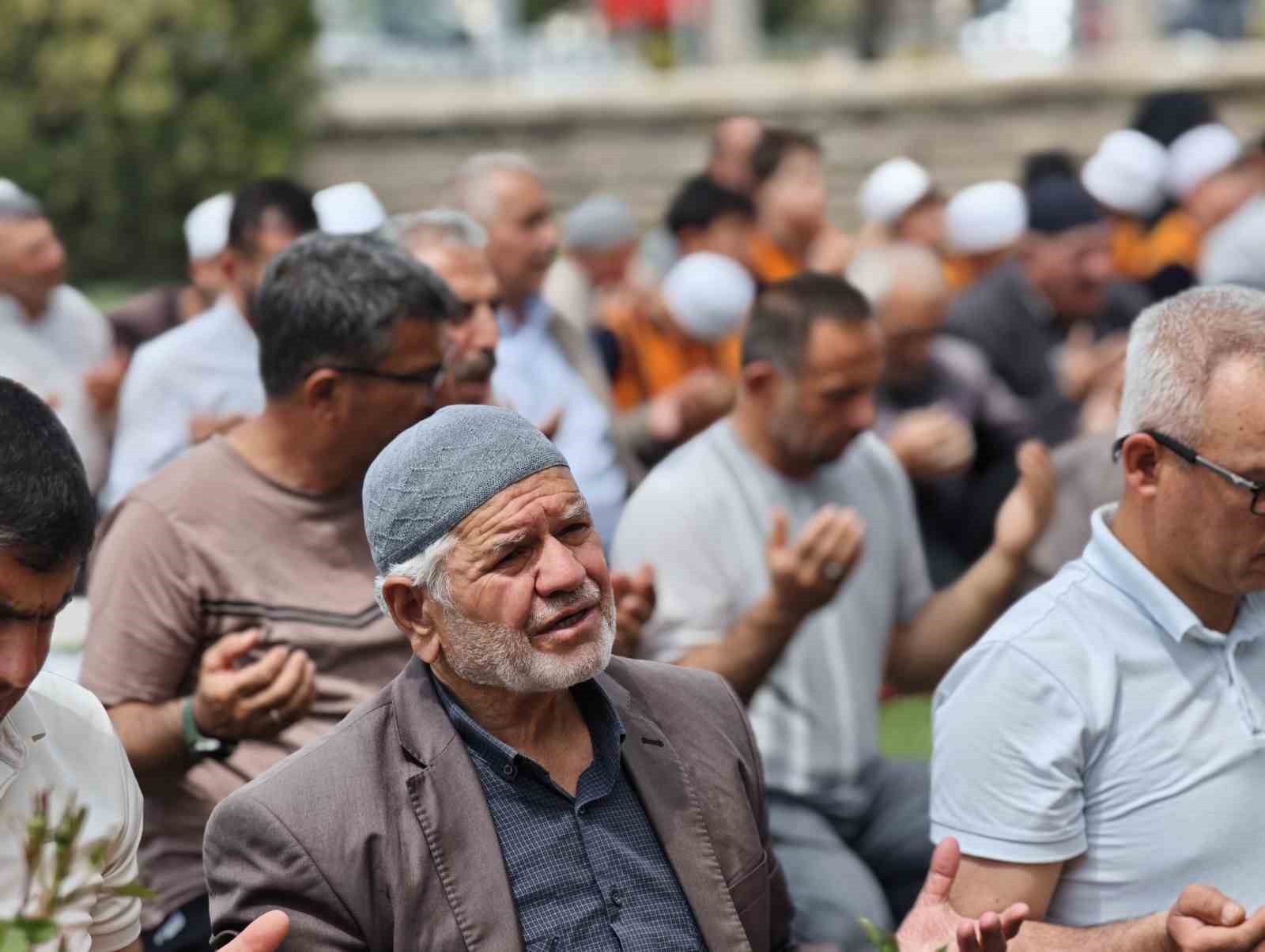 aksarayda yogun yagis nedeniyle sukur duasi yapildi 3 FpBKvVEs