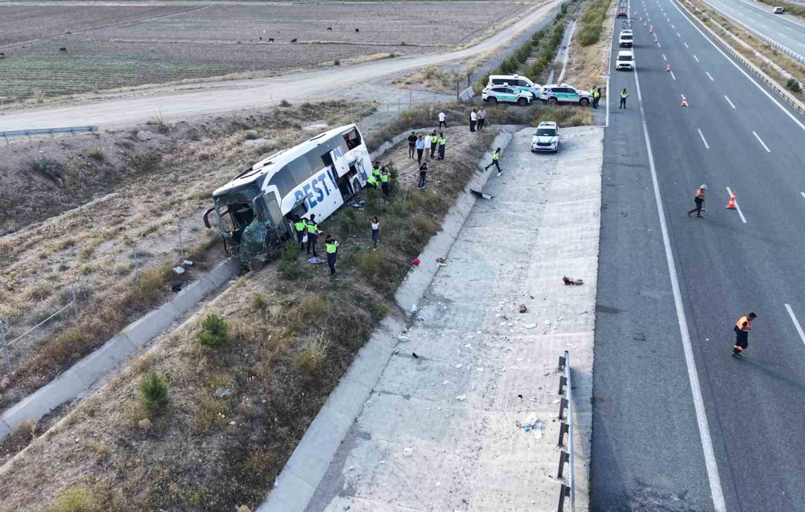 Aksaray’da yolcu otobüsü şarampole devrildi: 44 yaralı 6 aksarayda yolcu otobusu sarampole devrildi 44 yarali 2 dPCiyuD1