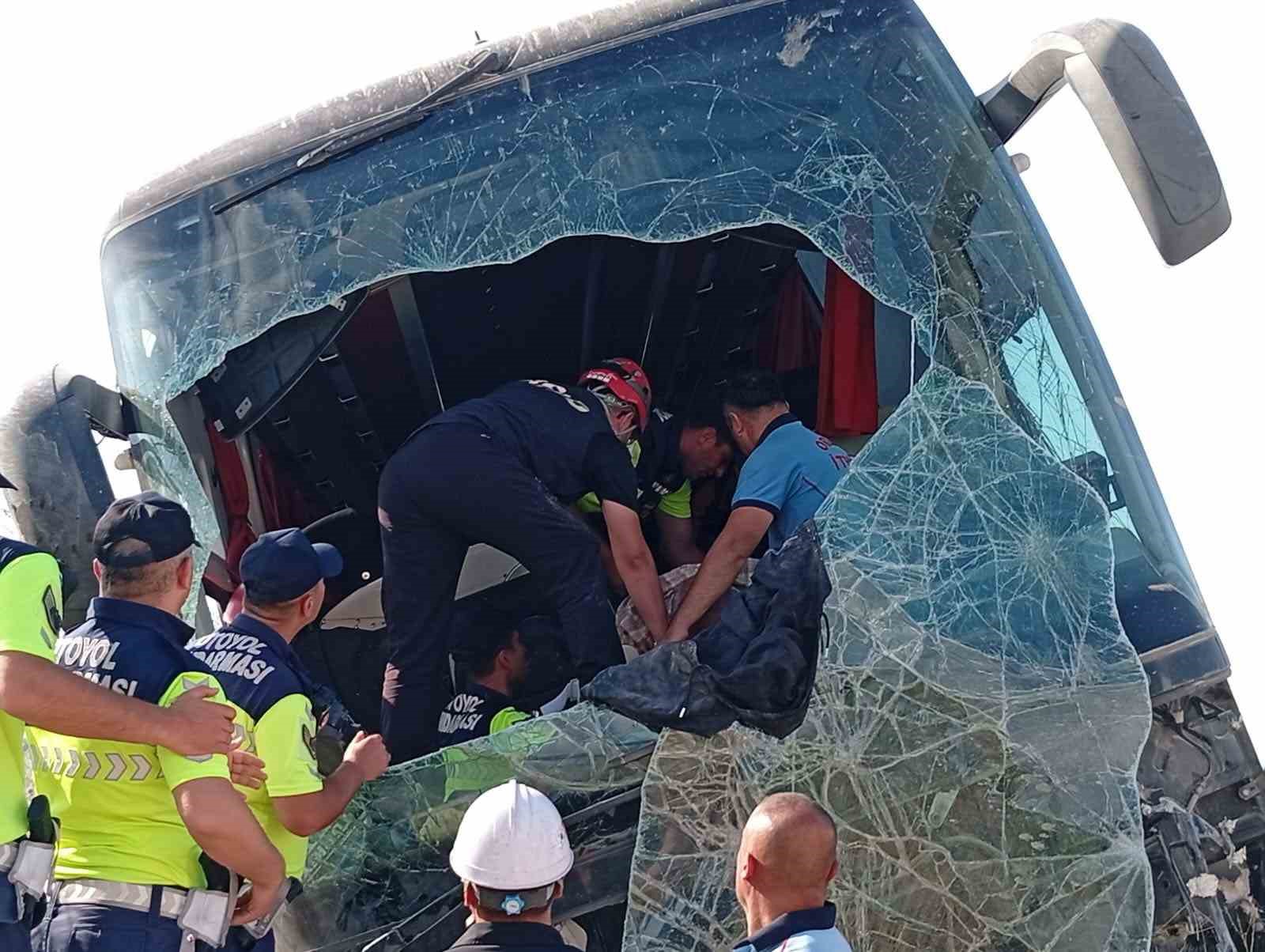 Aksaray’da yolcu otobüsü şarampole devrildi: 44 yaralı 7 aksarayda yolcu otobusu sarampole devrildi 44 yarali 3 hmcv1mSL