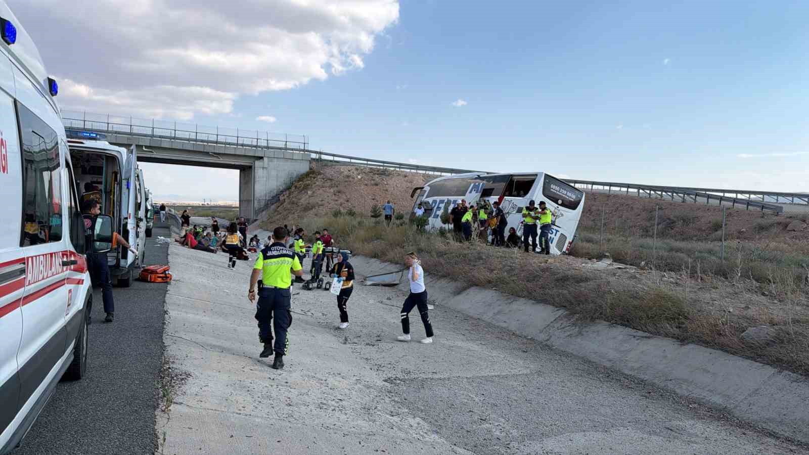 Aksaray’da yolcu otobüsü şarampole devrildi: 44 yaralı 9 aksarayda yolcu otobusu sarampole devrildi 44 yarali 5