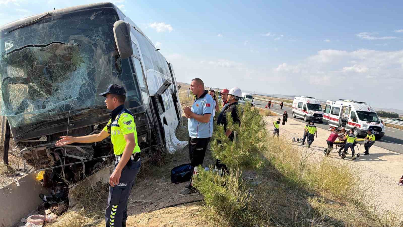 Aksaray’da yolcu otobüsü şarampole devrildi: 44 yaralı 12 aksarayda yolcu otobusu sarampole devrildi 44 yarali 8 7kIqRjeq