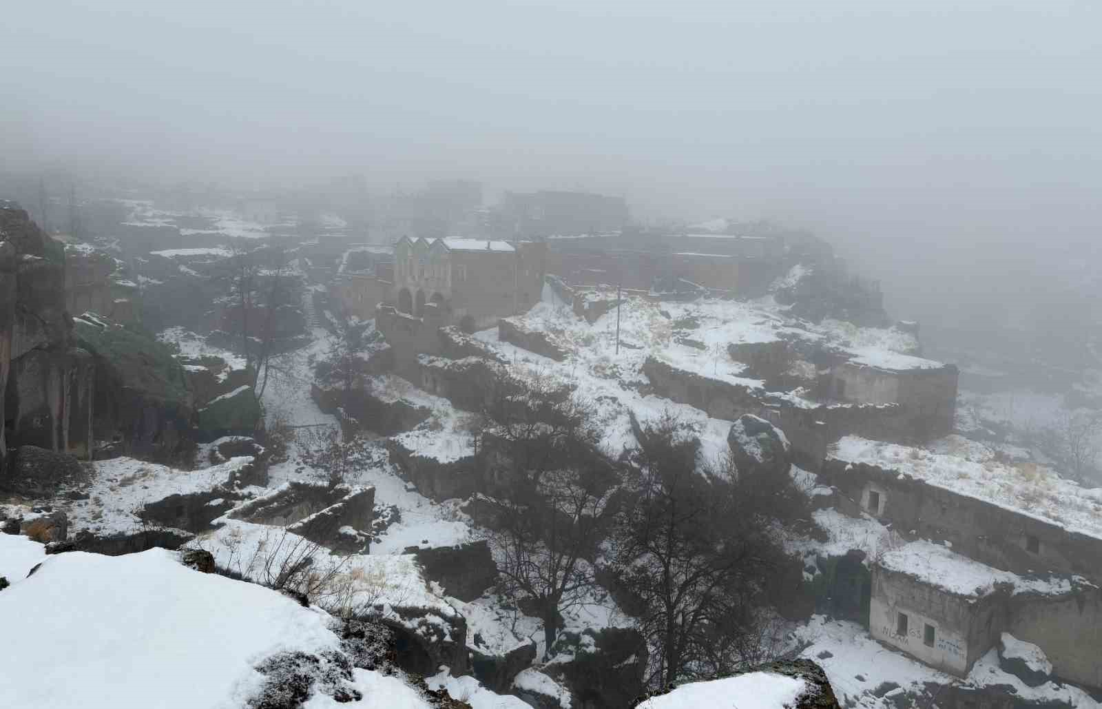 aksarayin guzelyurt ilcesinde kar yagisi etkili oldu 5 bUdbV13X