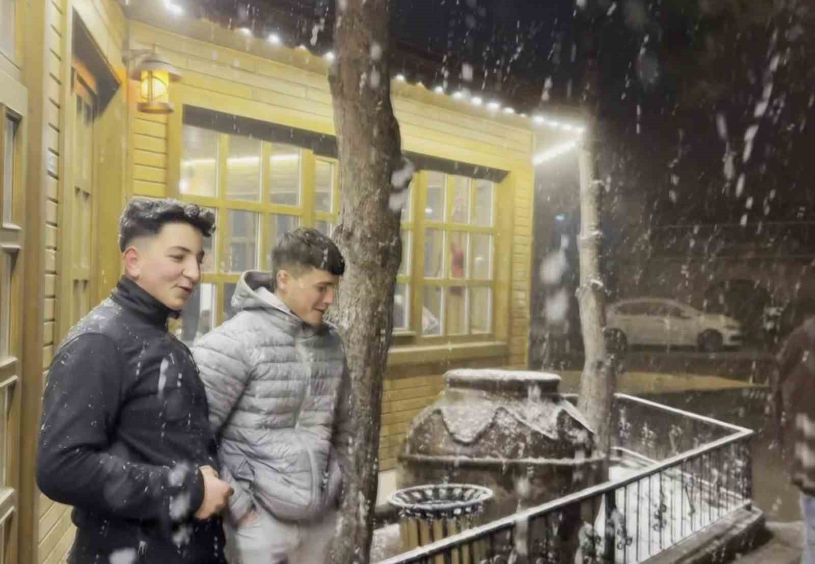 aksarayin guzelyurt ilcesinde kar yagisi etkili oluyor 0