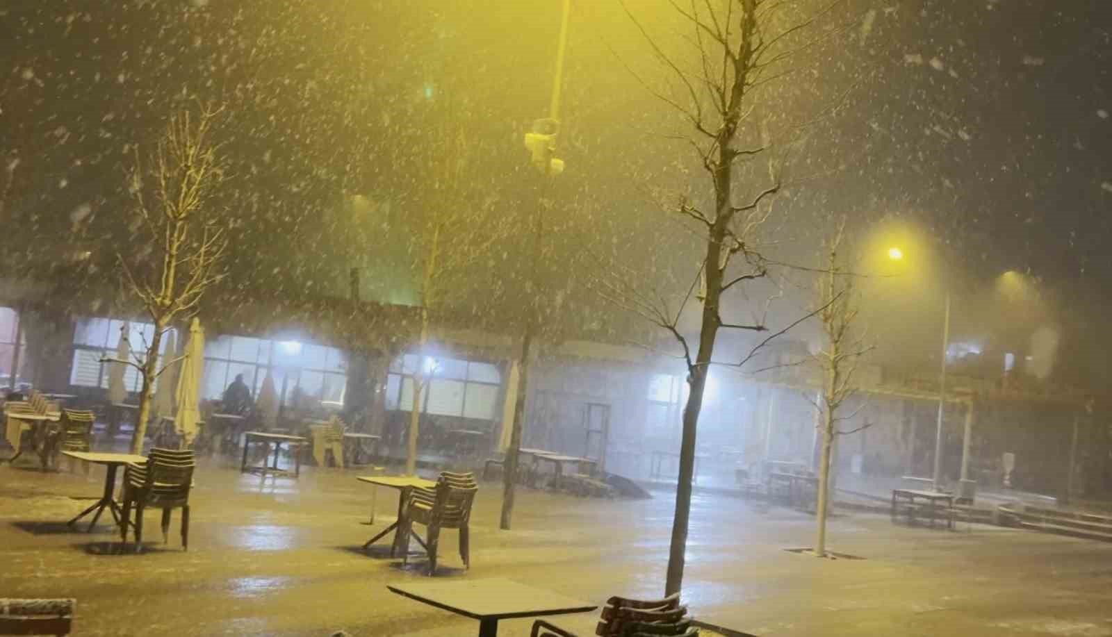 aksarayin guzelyurt ilcesinde kar yagisi etkili oluyor 1 bwyaL3ch