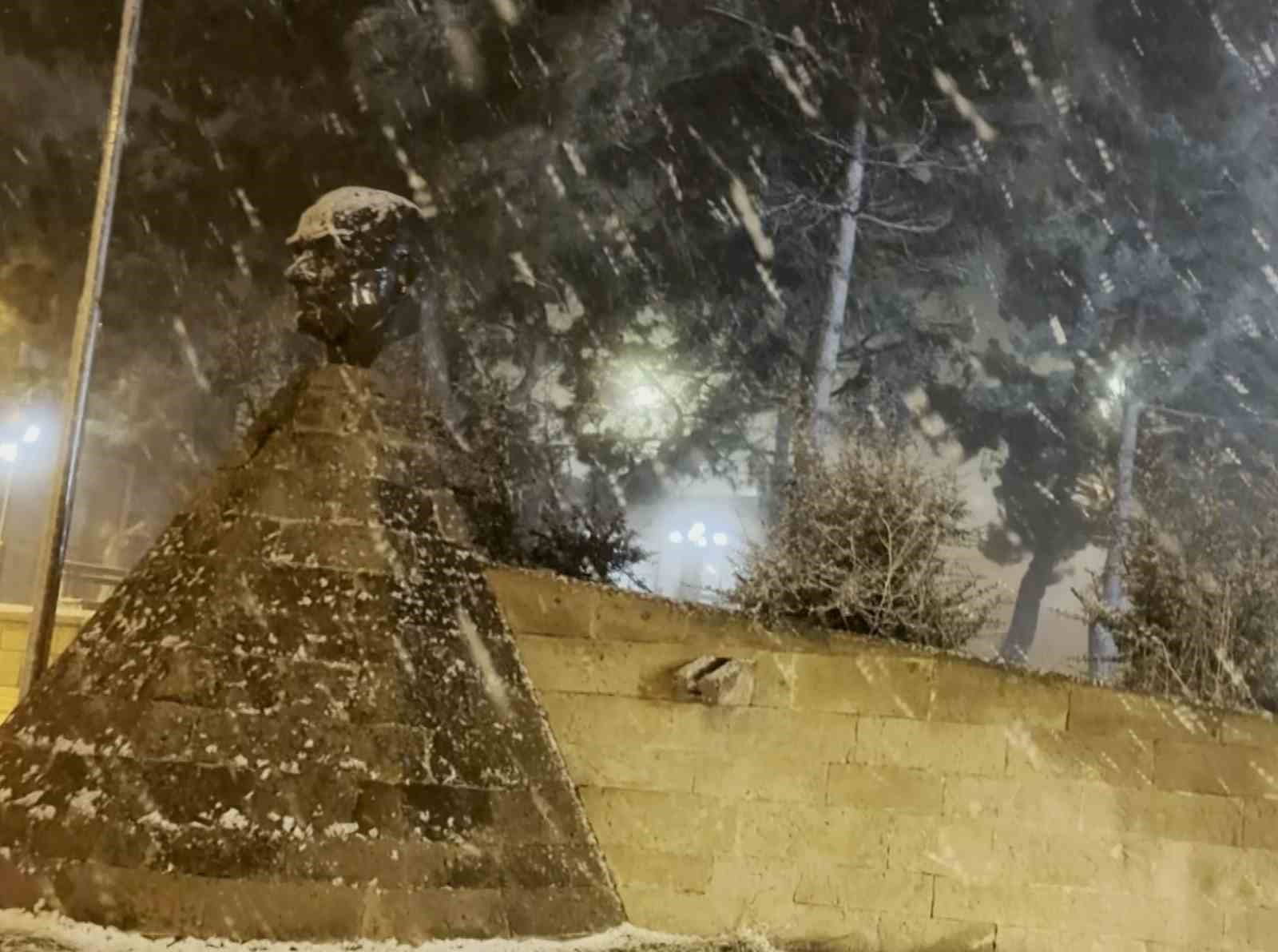 aksarayin guzelyurt ilcesinde kar yagisi etkili oluyor 3 8SGRNHSd
