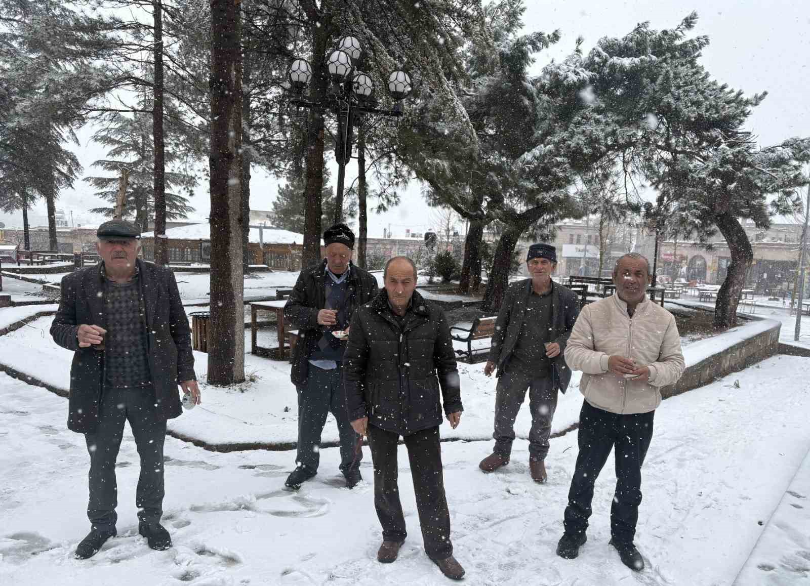 aksarayin guzelyurt ilcesinde kar yagisi etkisini surduruyor 0 XTMUKSAO