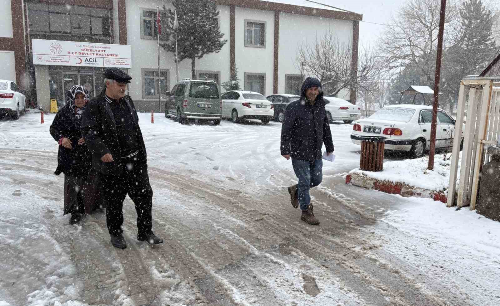 aksarayin guzelyurt ilcesinde kar yagisi etkisini surduruyor 1 OSStEgW9