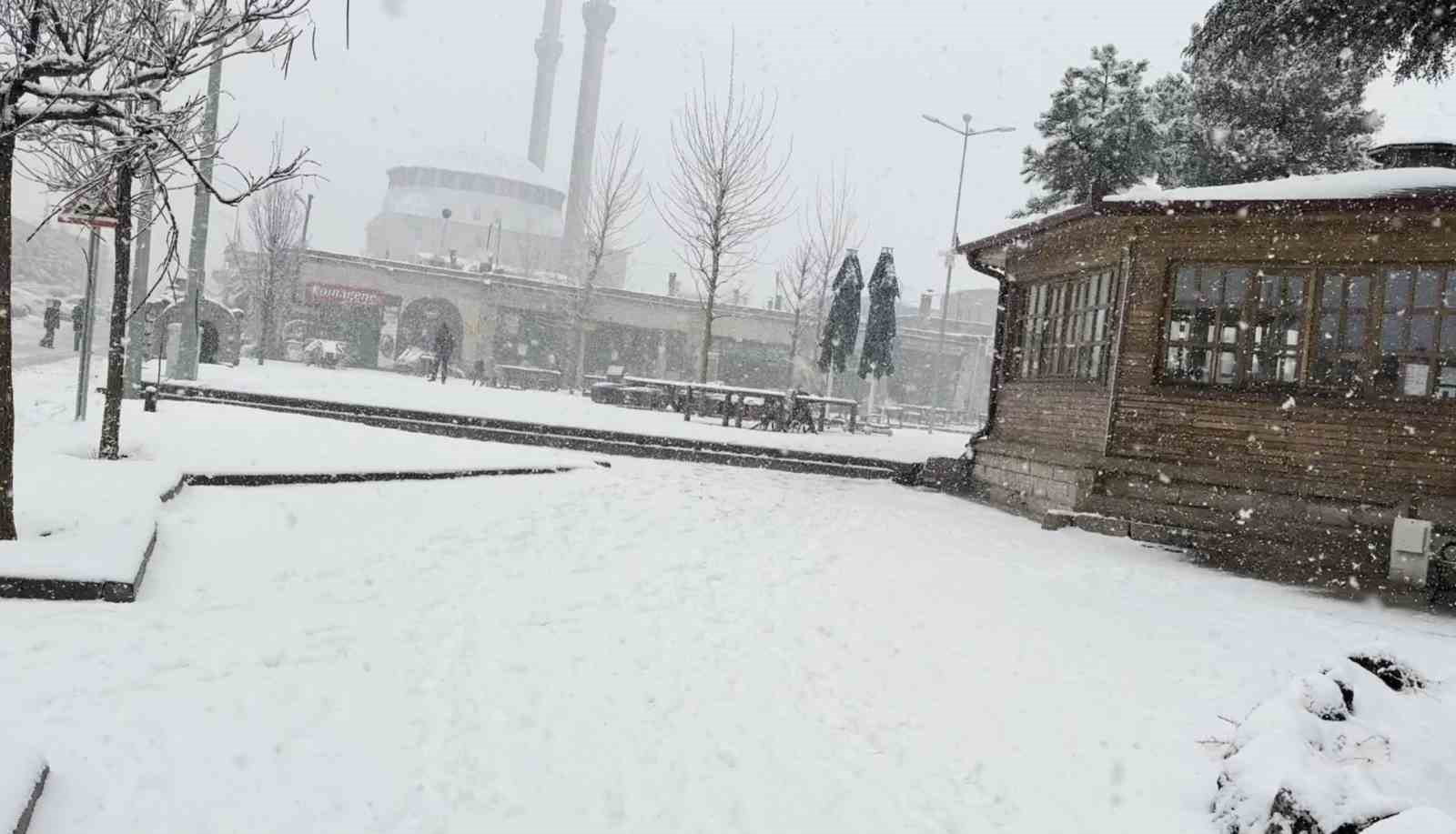 aksarayin guzelyurt ilcesinde kar yagisi etkisini surduruyor 4 hiryTFwU