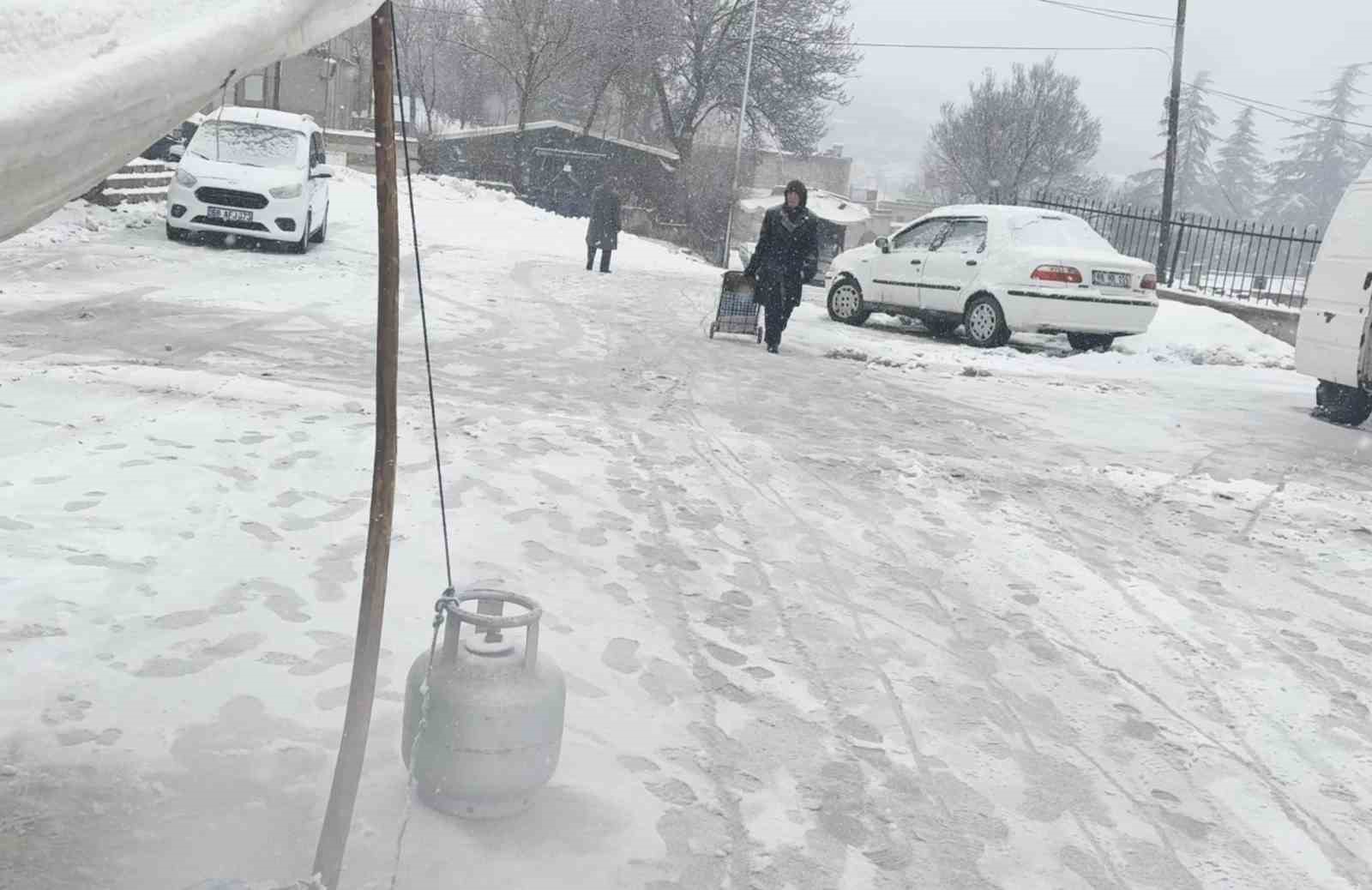 aksarayin guzelyurt ilcesinde kar yagisi etkisini surduruyor 6 fWtl4d4p