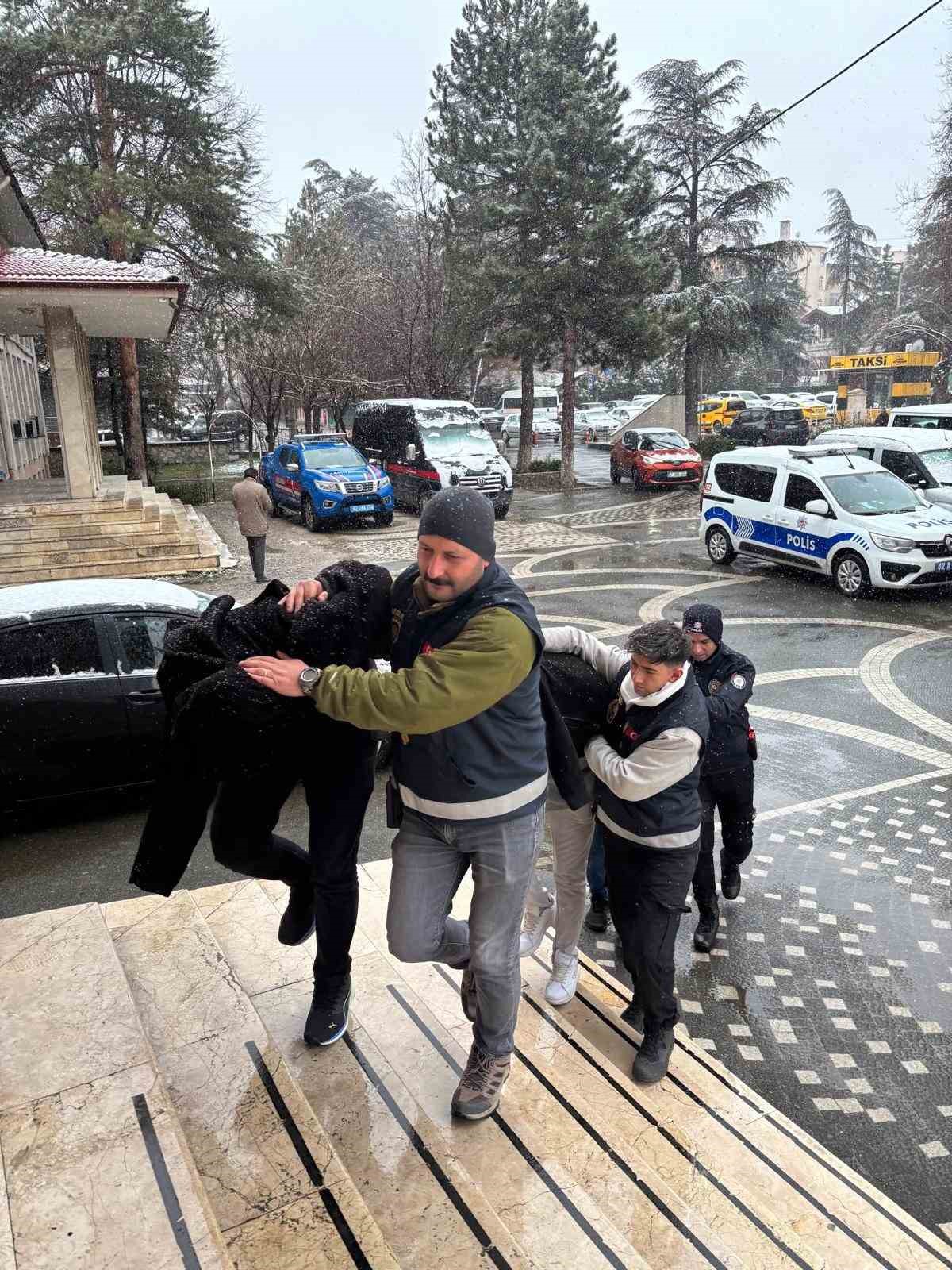 aksehirde sahte altin saticilarina operasyon 1 PcXtNNfZ