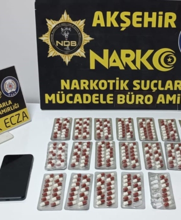 aksehirde-sahte-kimlikle-yakalanan-sahistan-uyusturucu-hap-cikti-UcVY9nxc.jpg