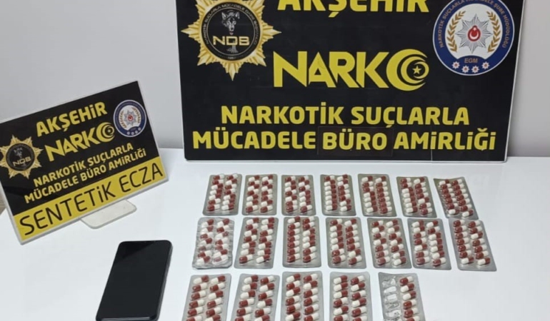 aksehirde-sahte-kimlikle-yakalanan-sahistan-uyusturucu-hap-cikti-UcVY9nxc.jpg