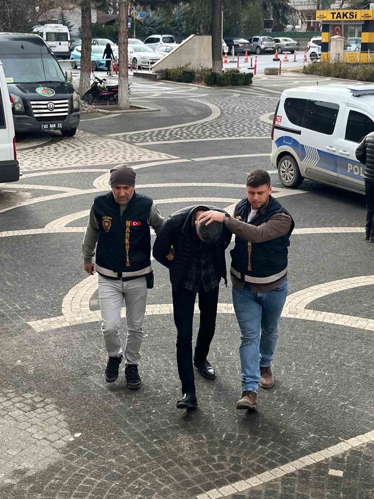 aksehirde uyusturucu operasyonu 1 EvTk725p