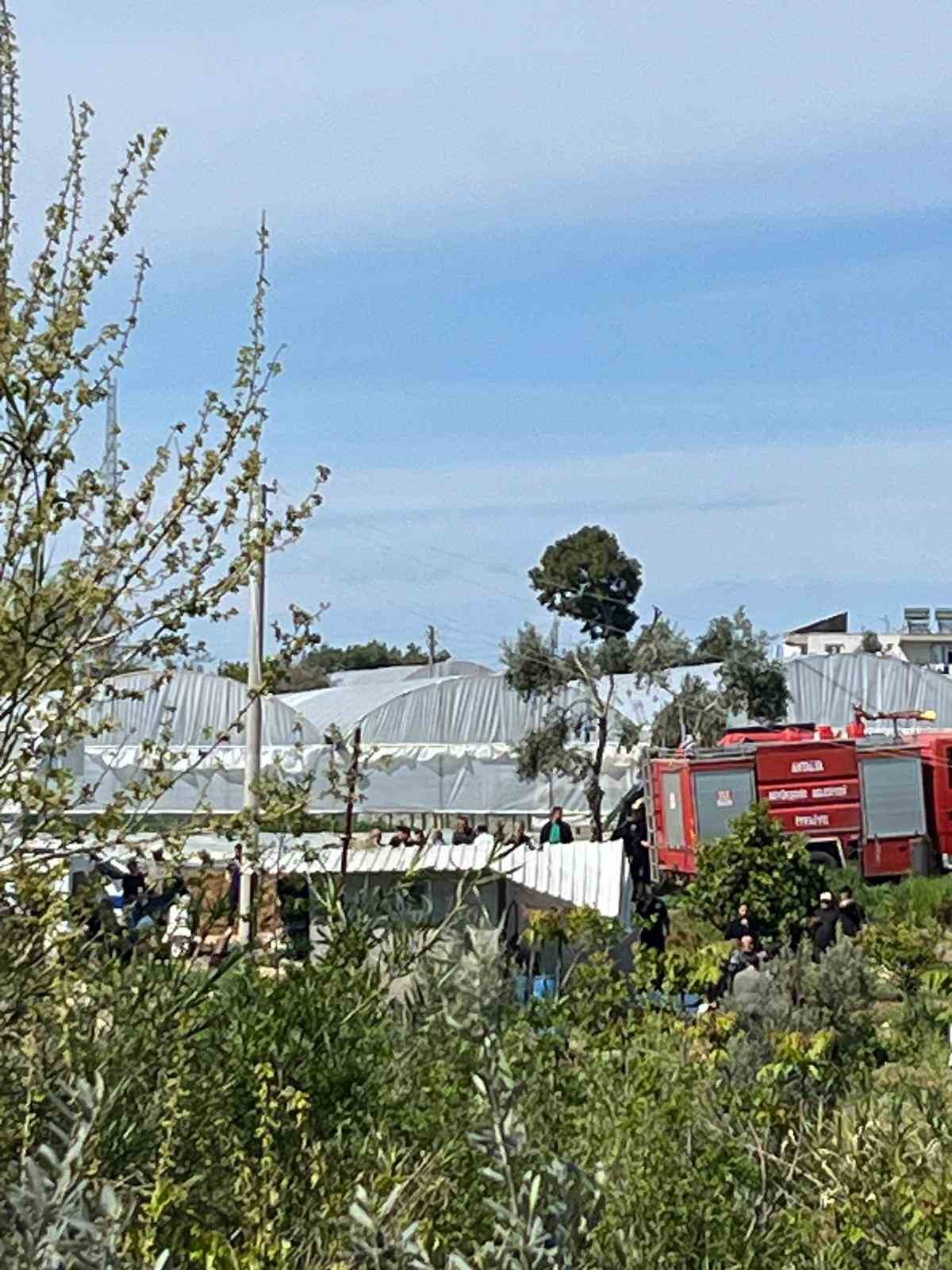 aksuda traktor dereye devrildi surucu hayatini kaybetti 0 9dt8yeYU