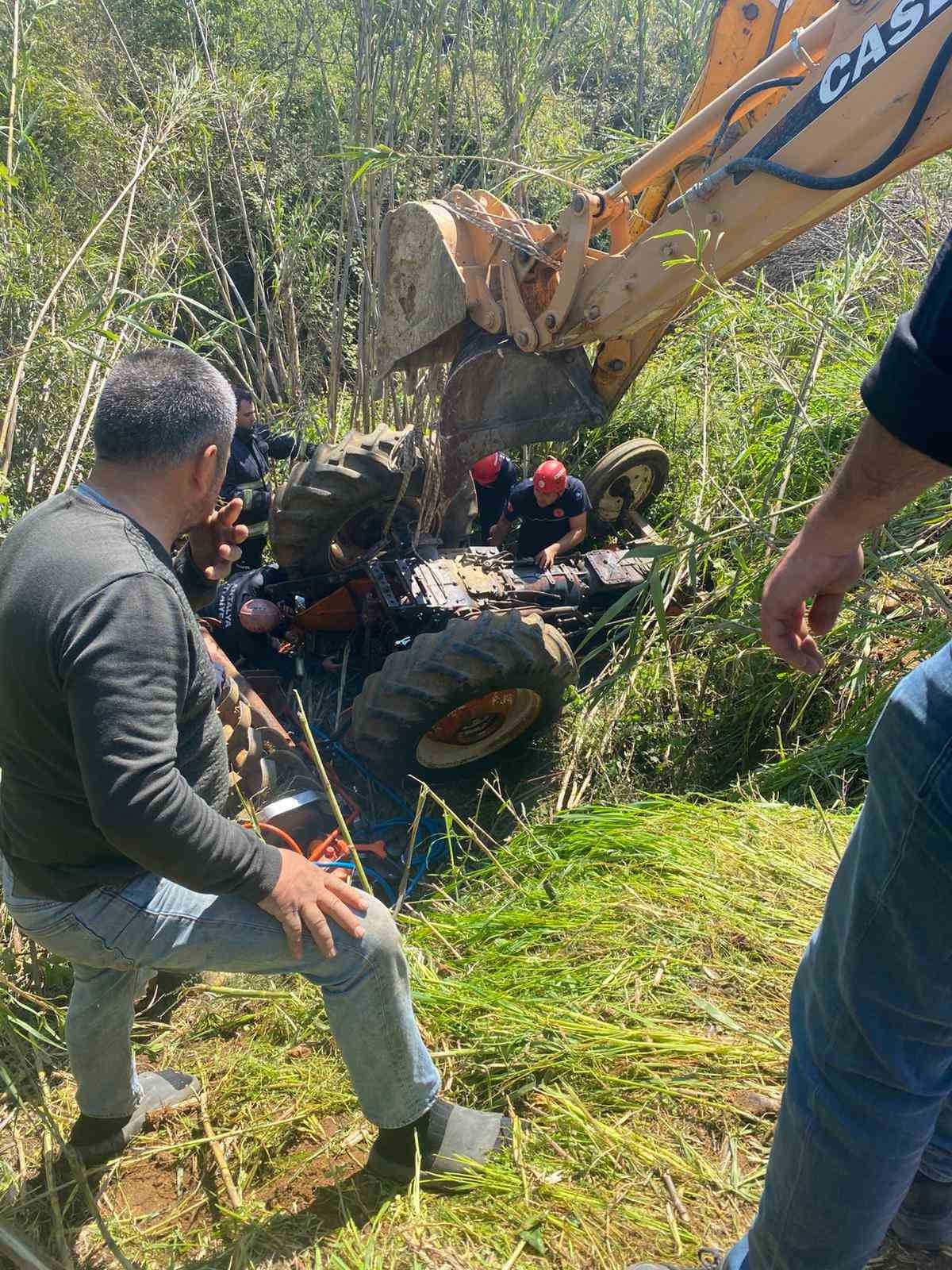 aksuda traktor dereye devrildi surucu hayatini kaybetti 1 FOgzbg24