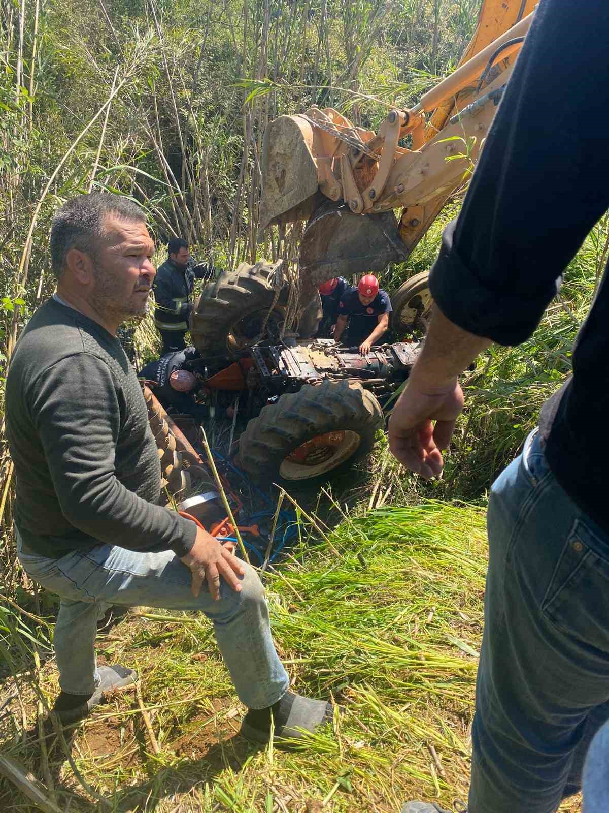 aksuda traktor dereye devrildi surucu hayatini kaybetti 2 4JsViMBt