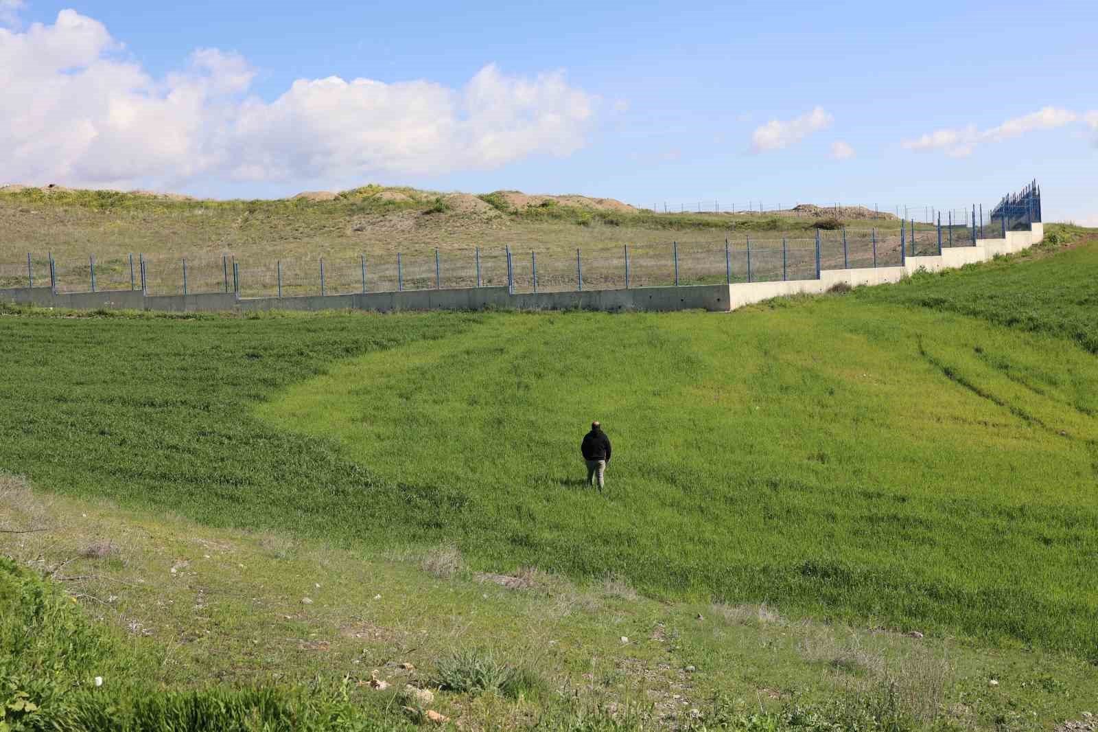 aku fabrikasindan aktigi iddia edilen su ciftcinin tarlalarini kullanilmaz hale getirdi 1 PzhAevse