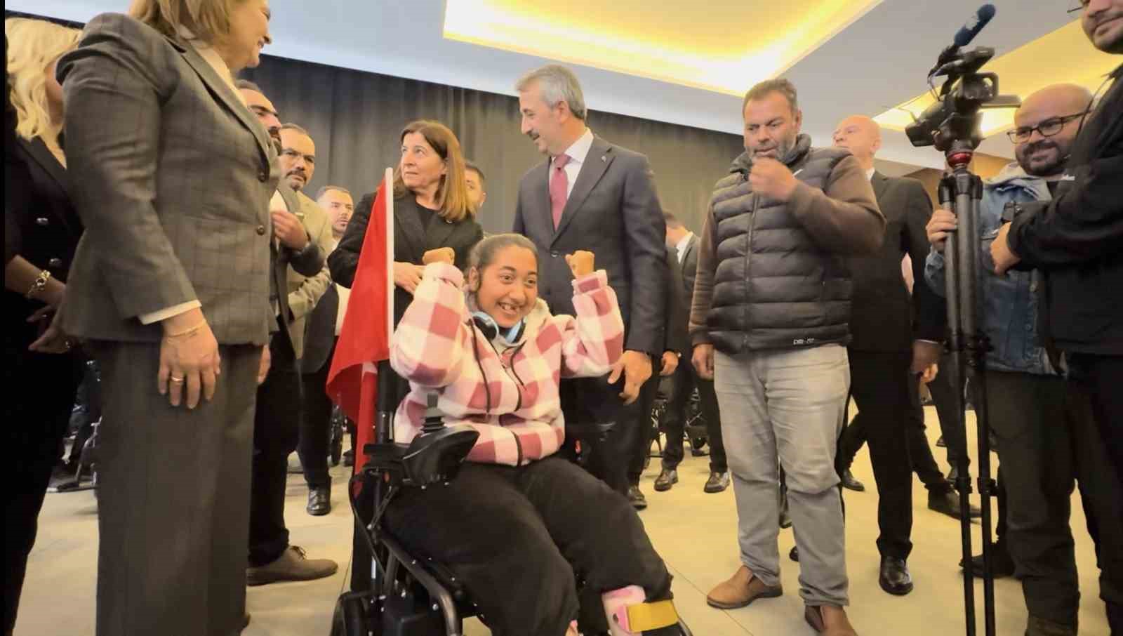 akulu sandalyeye kavusan vatandaslar sevincten agladi 1 GaYRMdk9