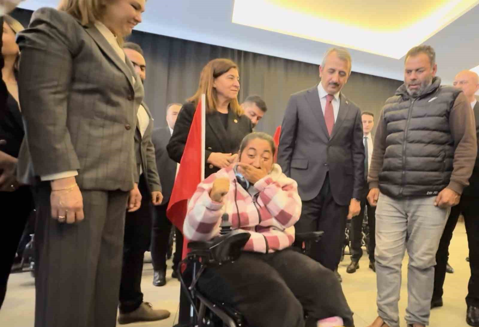 akulu sandalyeye kavusan vatandaslar sevincten agladi 2 21lq26bA