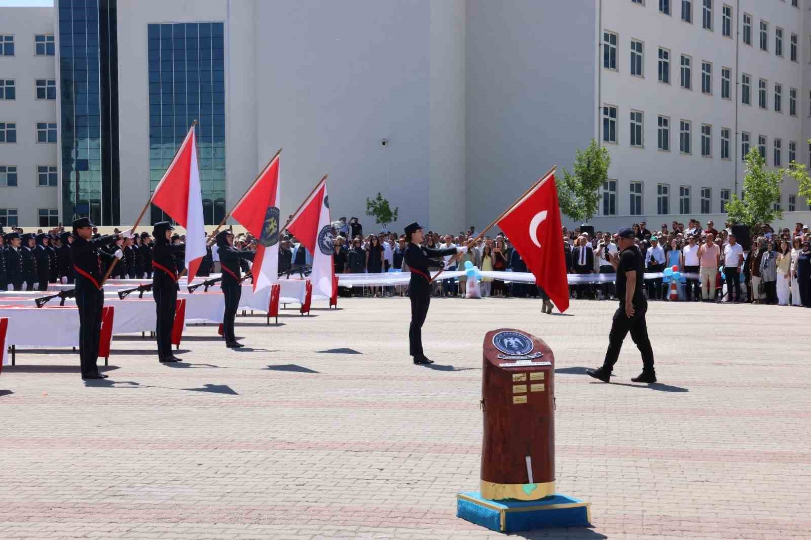 akyurt polis meslek yuksekokulunda mezuniyet coskusu 7