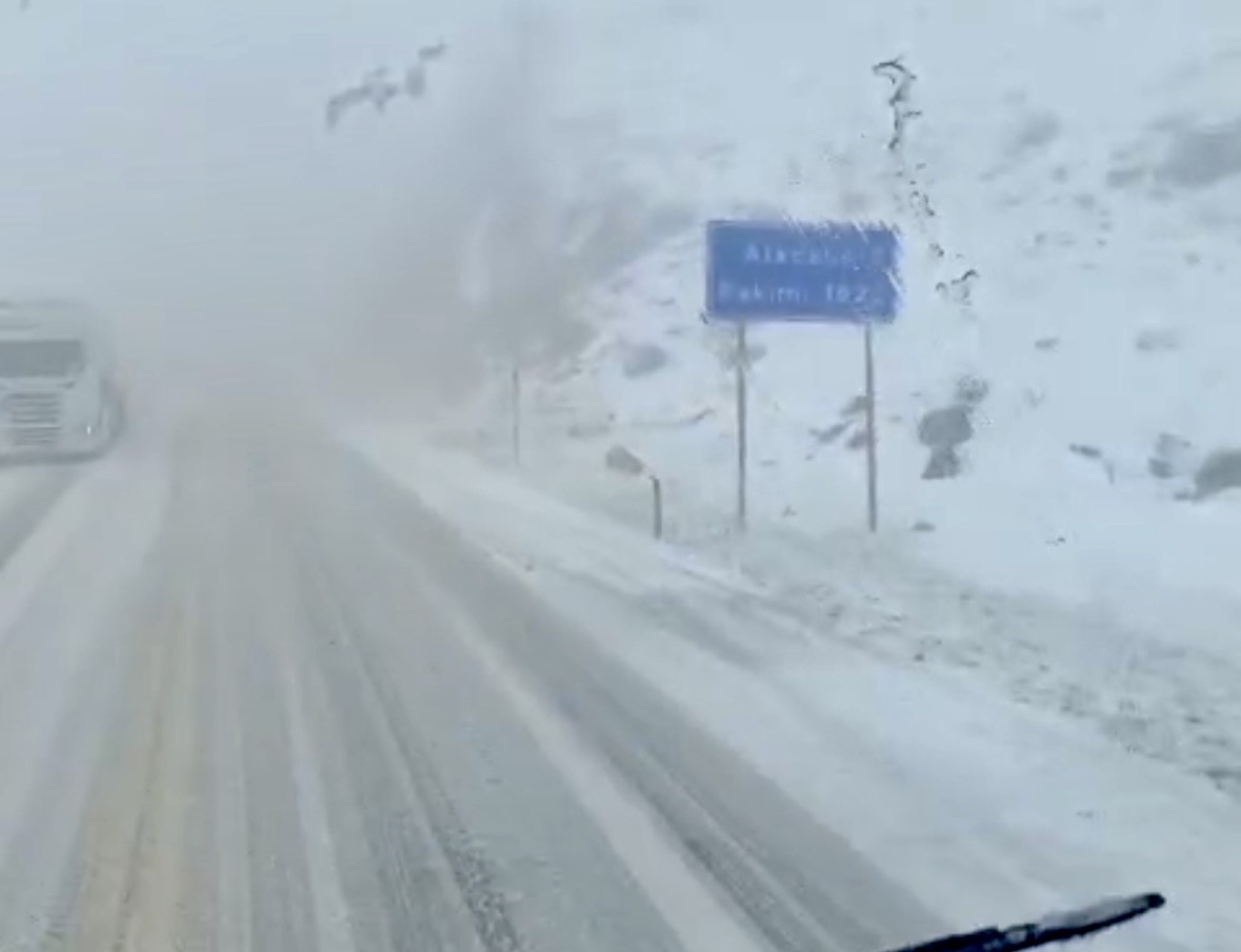 Alacabel’de kar yağışı etkisini sürdürüyor, kar kalınlığı yer yer 30 santimetreye ulaştı 6 alacabelde kar yagisi etkisini surduruyor kar kalinligi yer yer 30 santimetreye ulasti 2