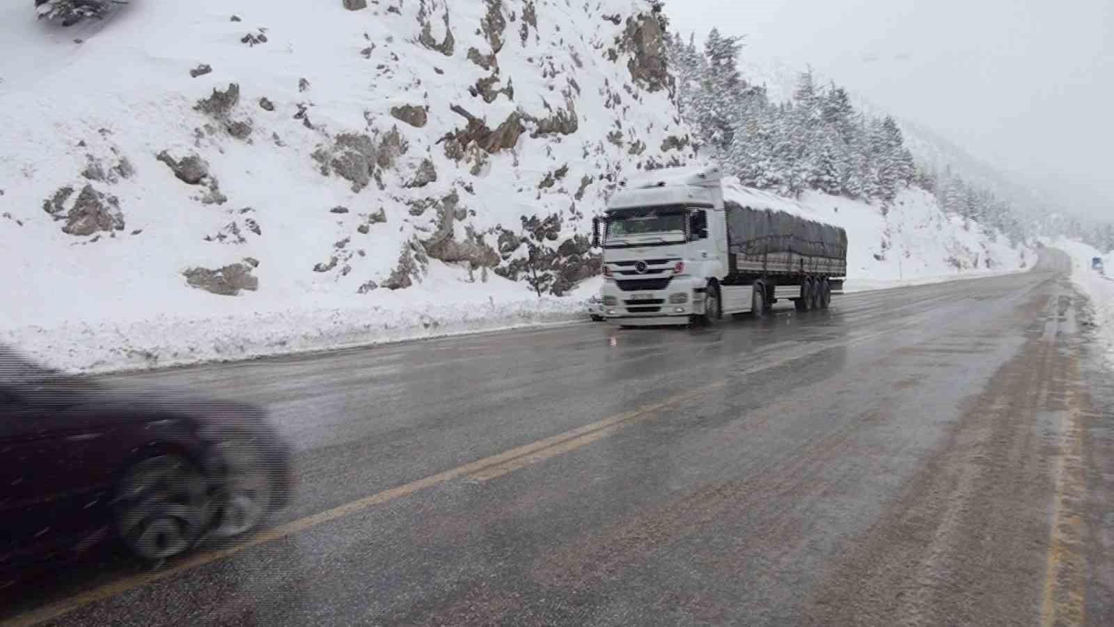 alacabelde nisan ayinda kar surprizi suruculer zor anlar yasadi 1