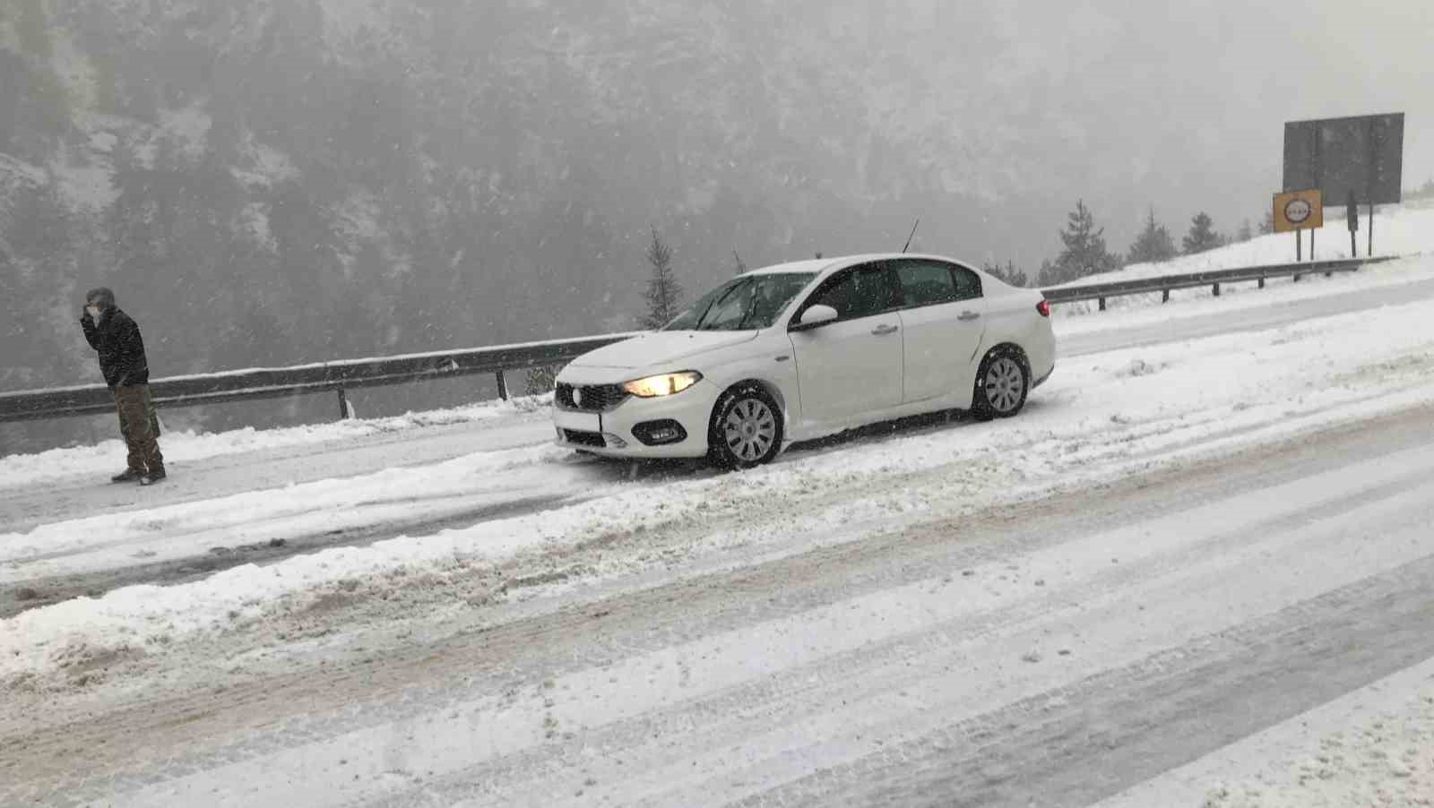 alacabelde nisan ayinda kar surprizi suruculer zor anlar yasadi 5 wQzArrnA