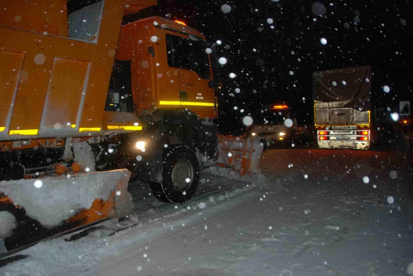 alacabelde yagmur kara dondu kar kalinligi 5 santime ulasti 1 KhqHPNTF