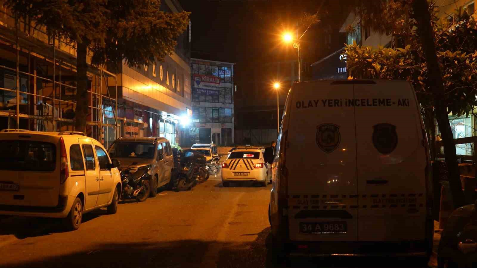 alacak verecek kavgasi kanli bitti is yerini uzun namlulu silahla taradilar 4 kisi yaralandi 2 pUaSP3lK